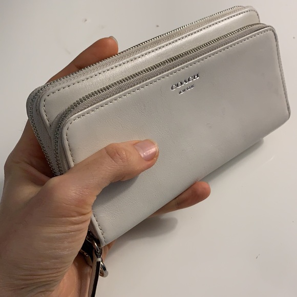 Coach Authentic Double Zip Genuine Leather Wallet in Color White - Picture 4 of 13